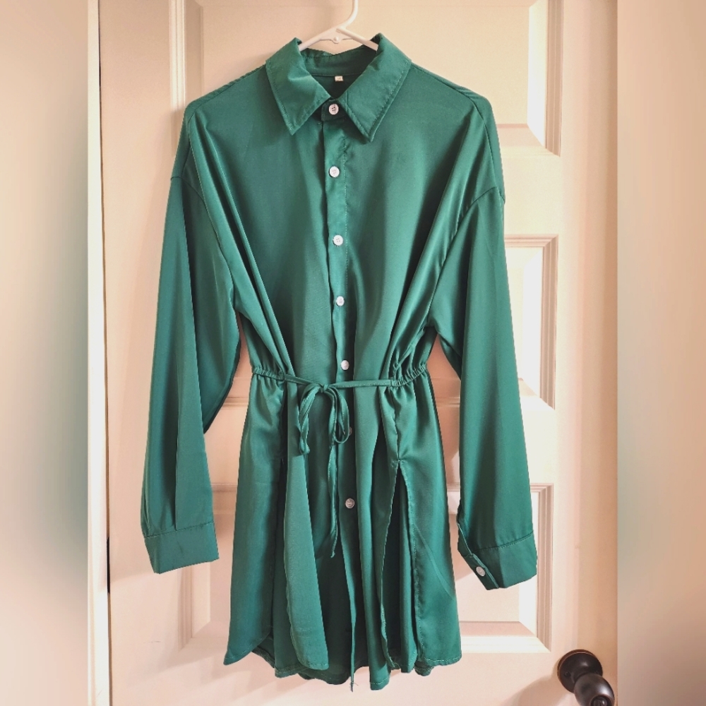 Green Button Down Shorts Romper w/ Tie Waist. Attached shorts. New w/o Tags.Sz M